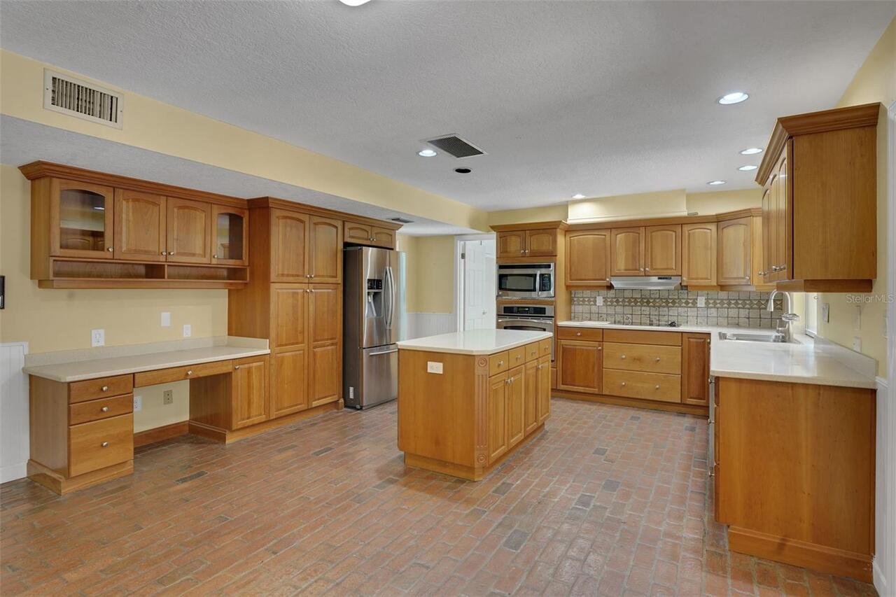 Listing Photo 11