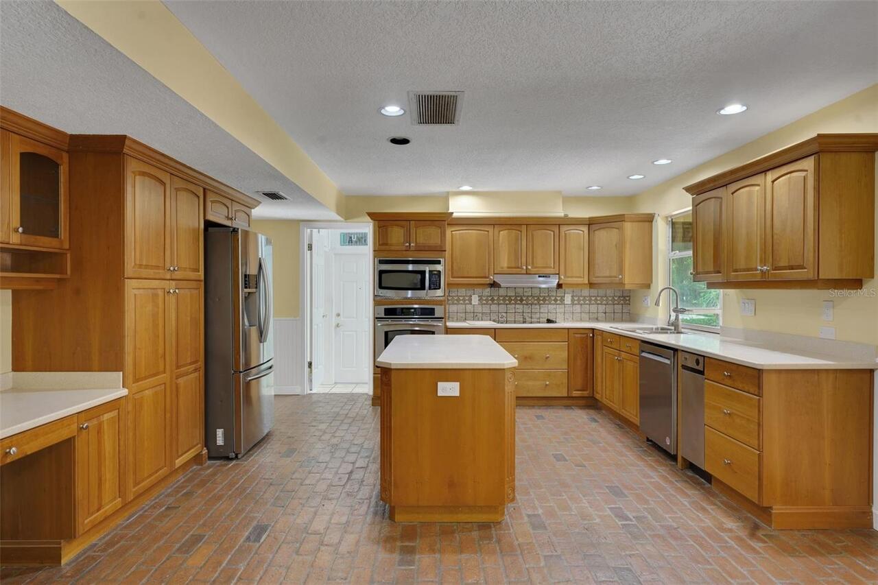 Listing Photo 12