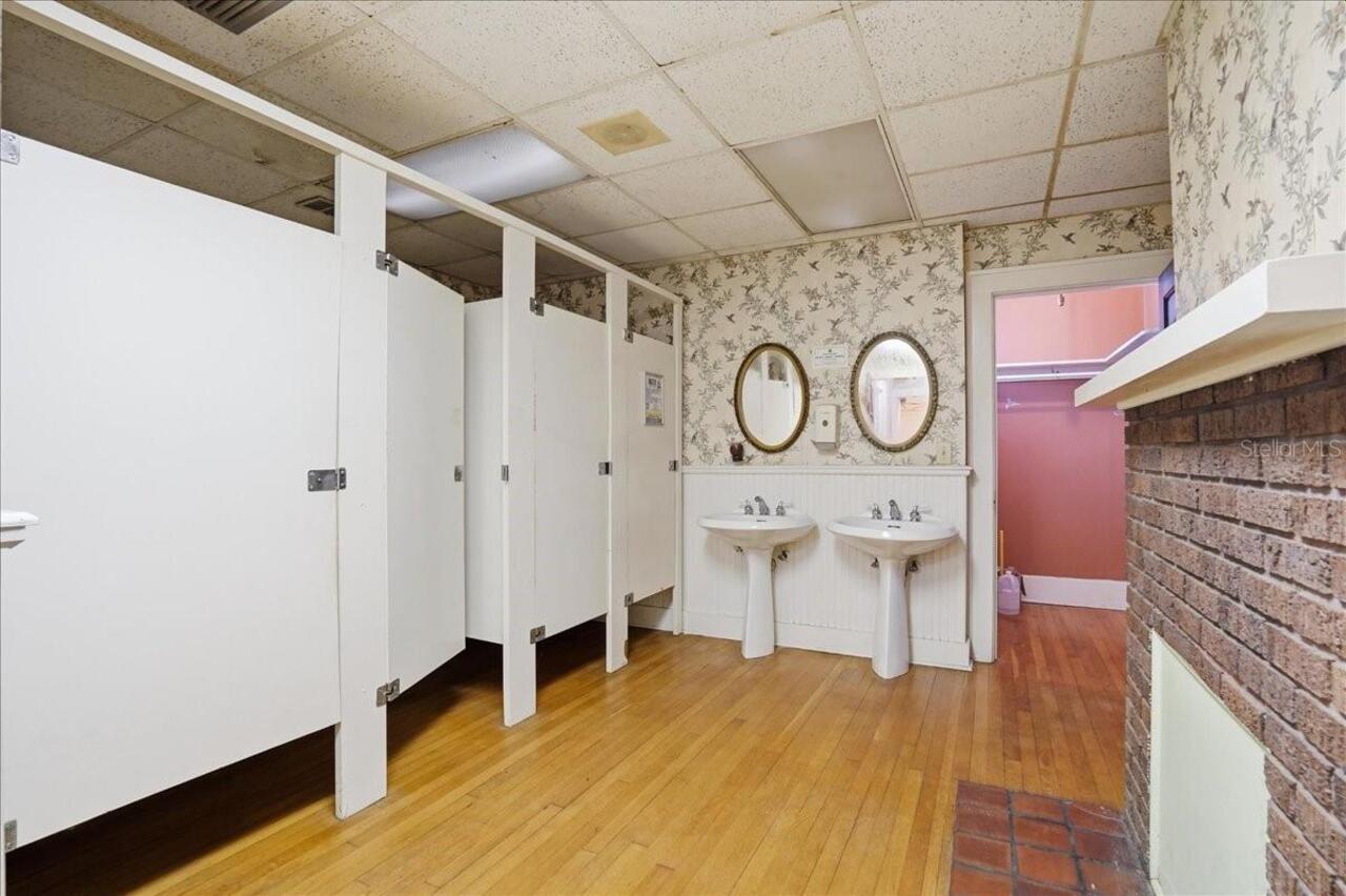 Listing Photo 11
