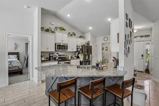 Listing Photo 15