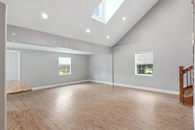 Listing Photo 12