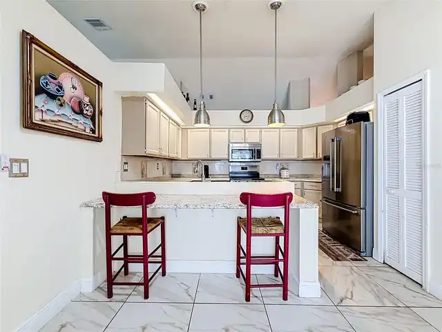 Listing Photo 12