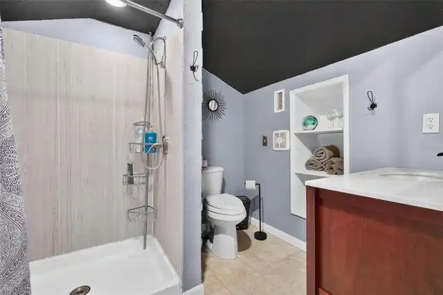 Listing Photo 12