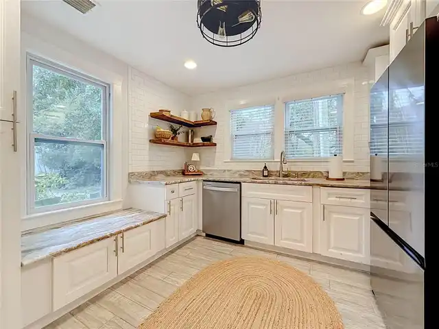 Listing Photo 11