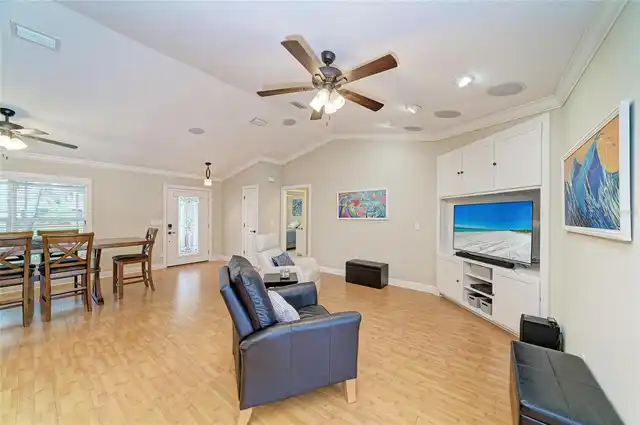 Listing Photo 12