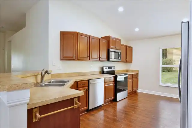 Listing Photo 11