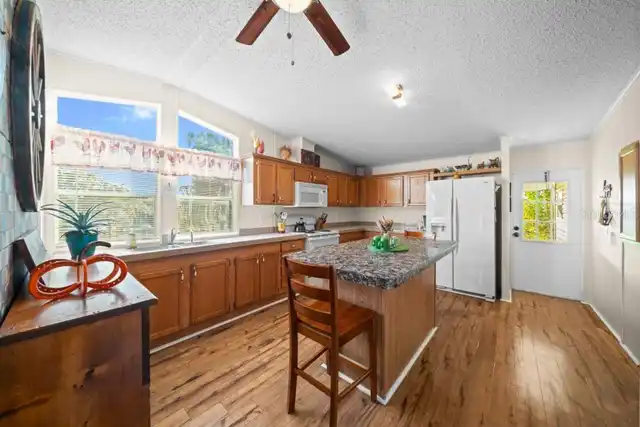 Listing Photo 22