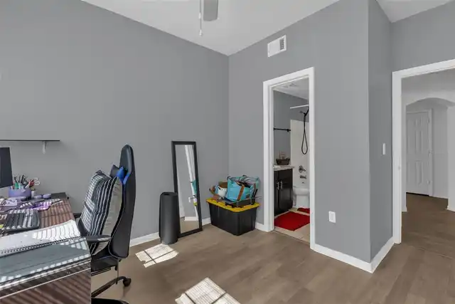 Listing Photo 16