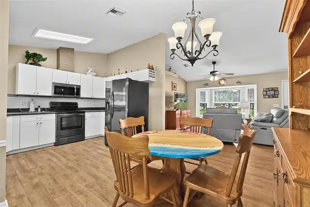 Listing Photo 8