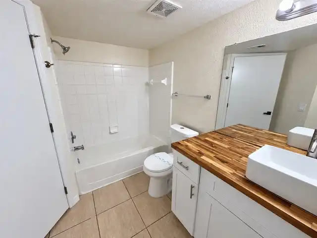 Listing Photo 9