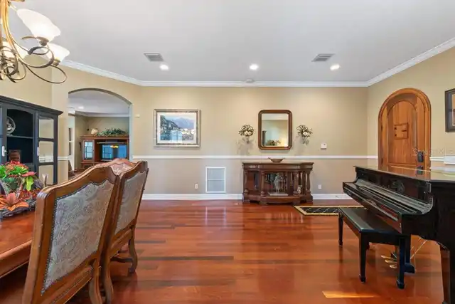 Listing Photo 11