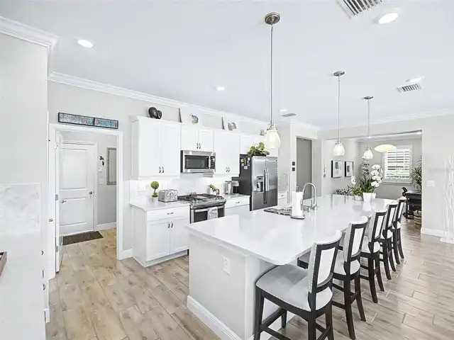 Listing Photo 10