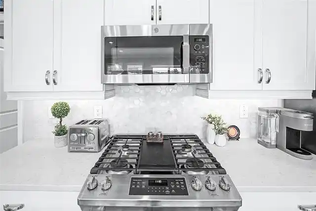 Listing Photo 12