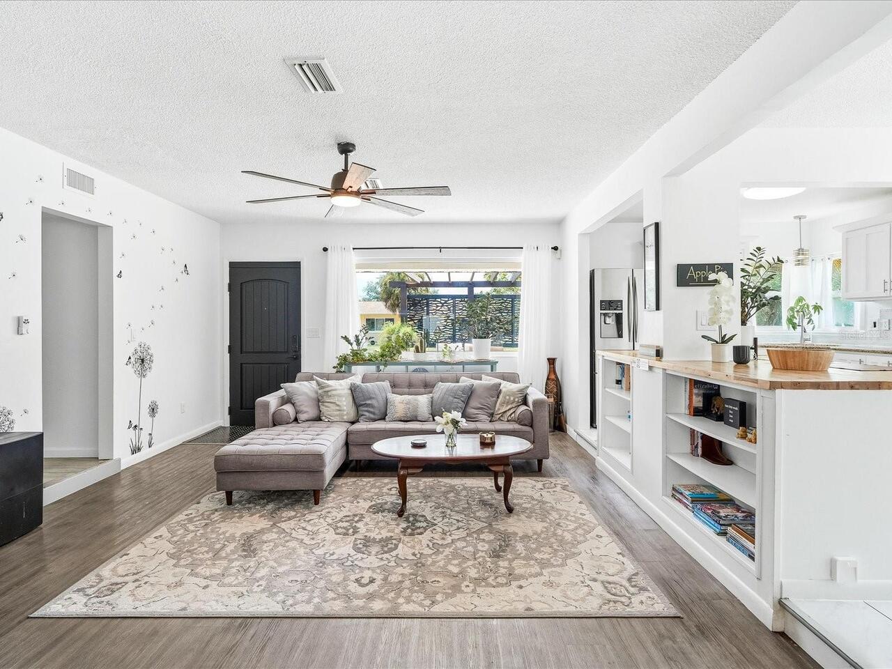 Listing Photo 11