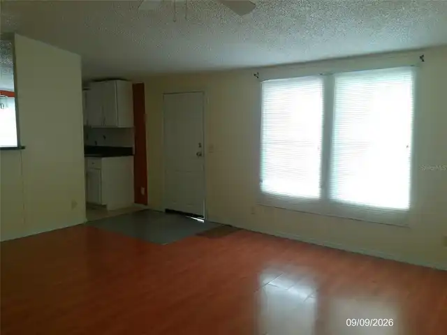 Listing Photo 11