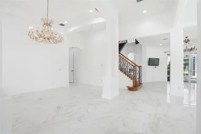 Listing Photo 11