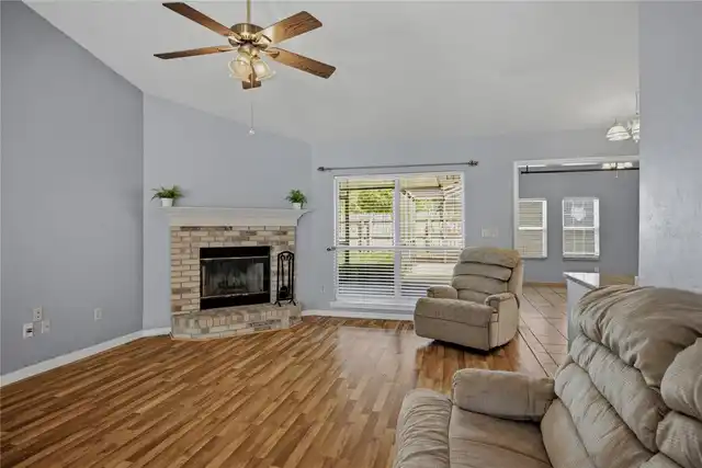 Listing Photo 10