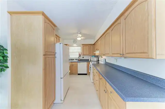 Listing Photo 11