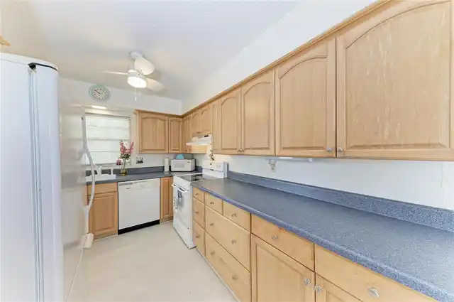 Listing Photo 12