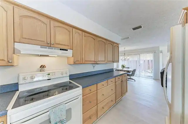 Listing Photo 14