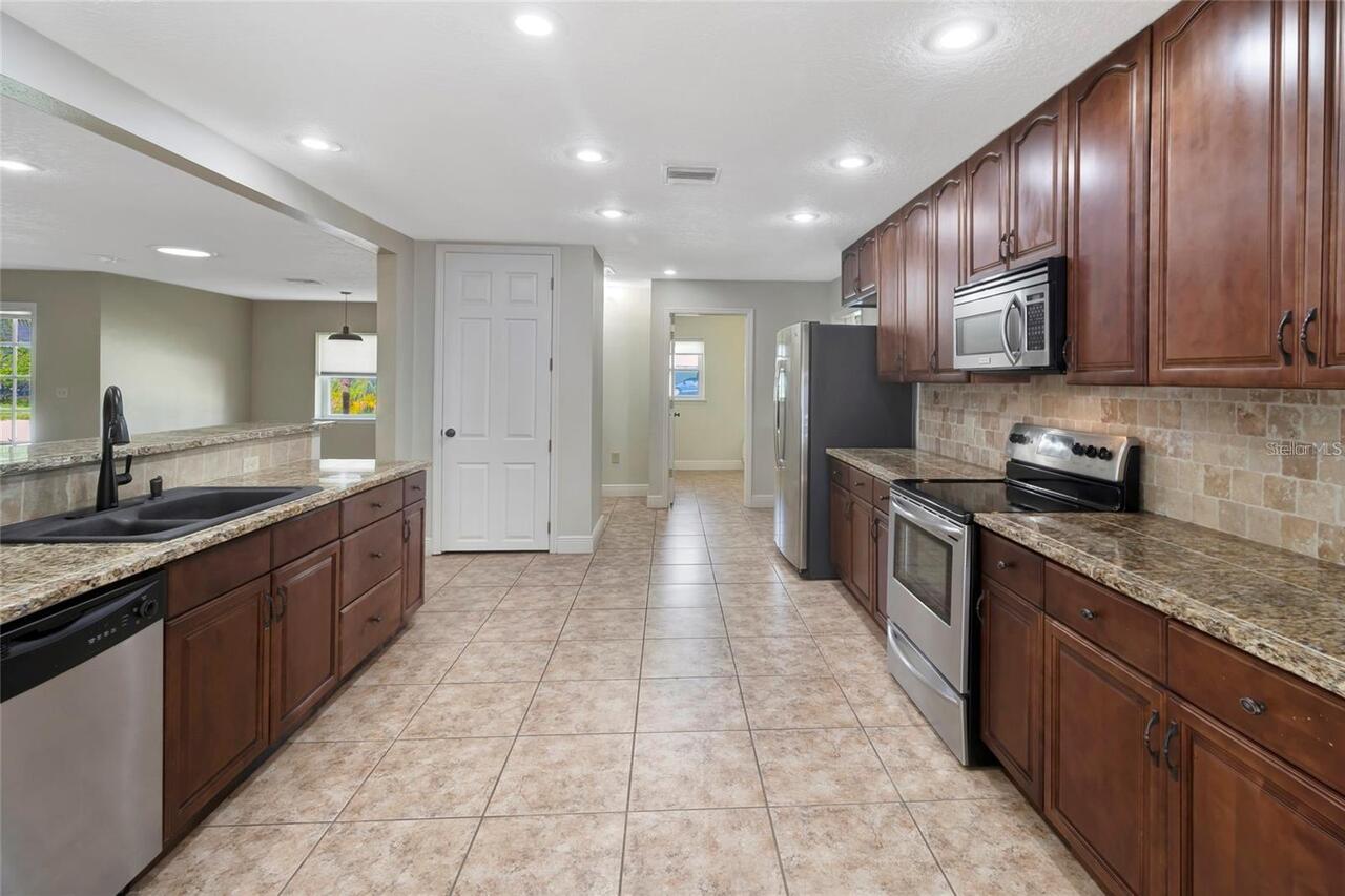 Listing Photo 8