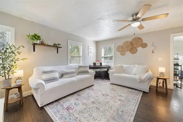 Listing Photo 6