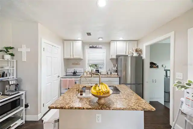 Listing Photo 9