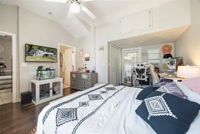 Listing Photo 12