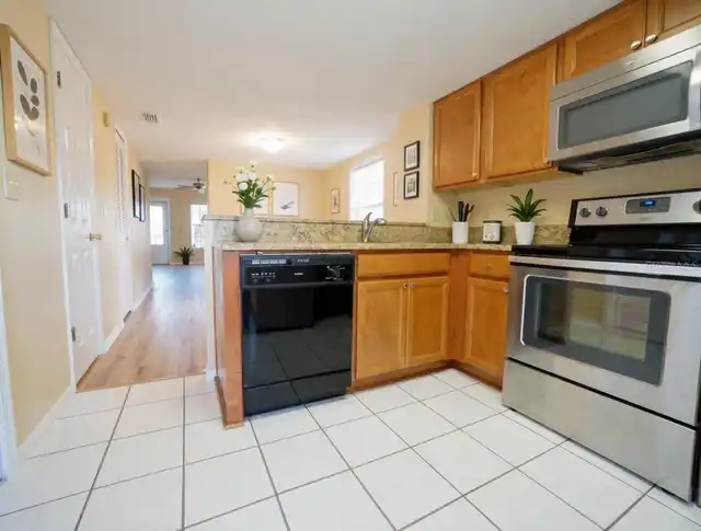 Listing Photo 12