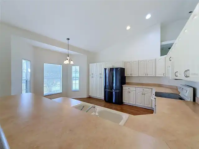 Listing Photo 15