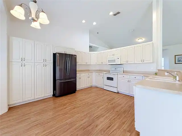 Listing Photo 18