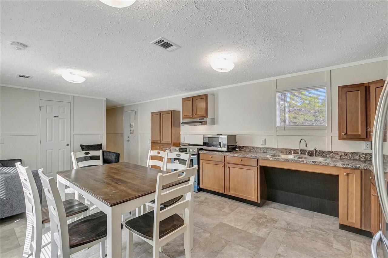 Listing Photo 12