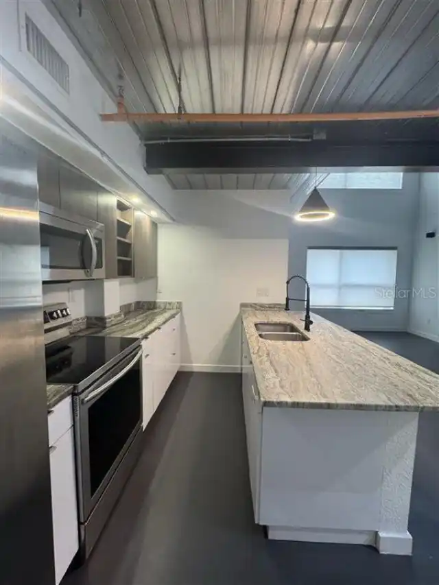 Listing Photo 11