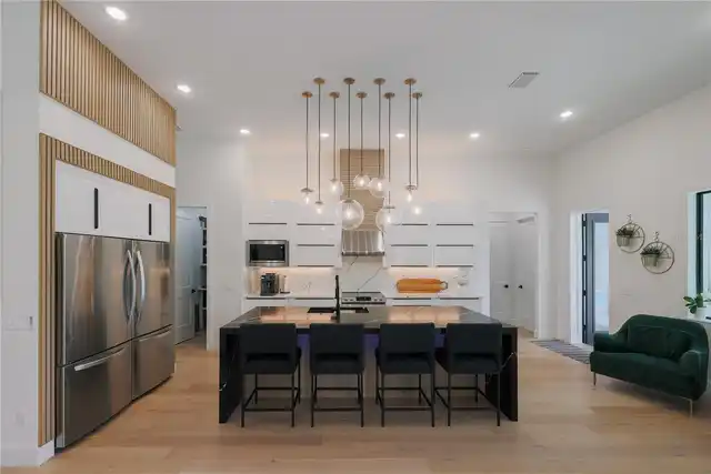 Listing Photo 16