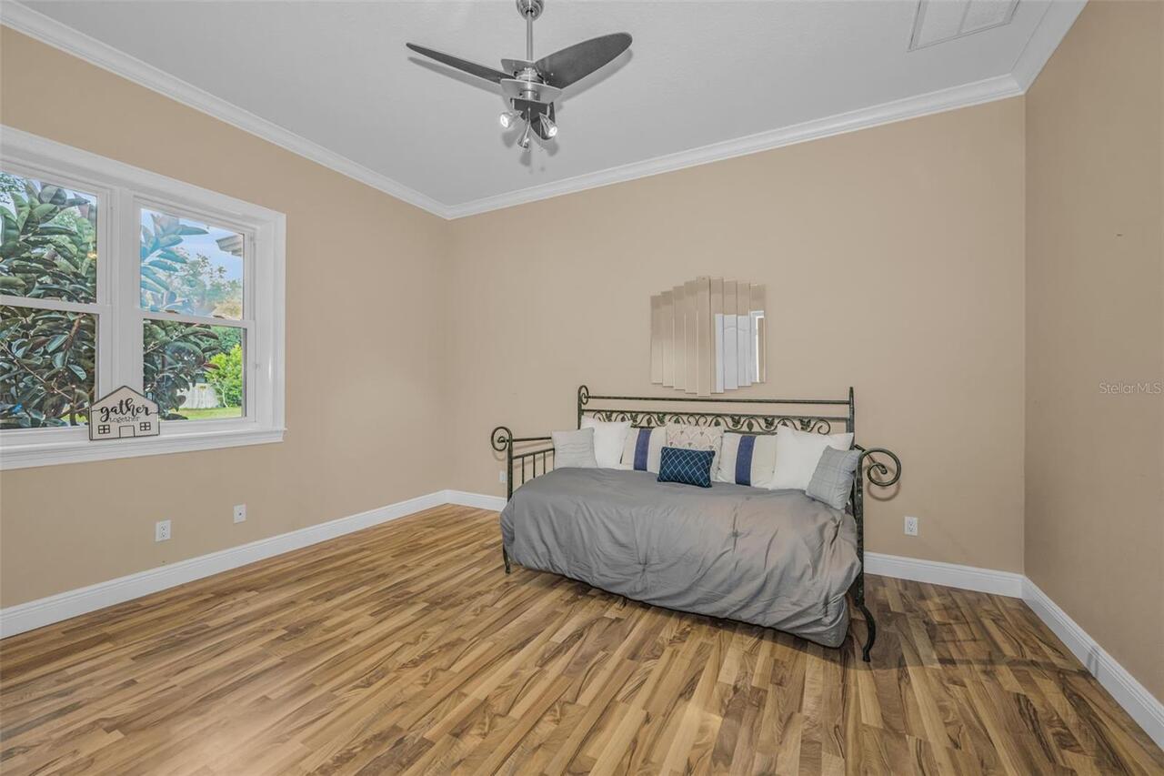 Listing Photo 14