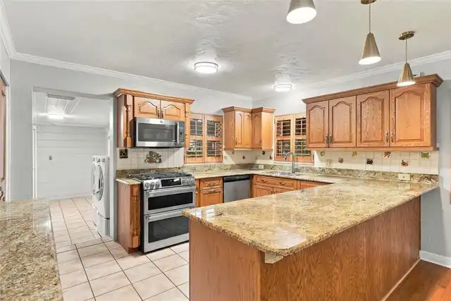 Listing Photo 10