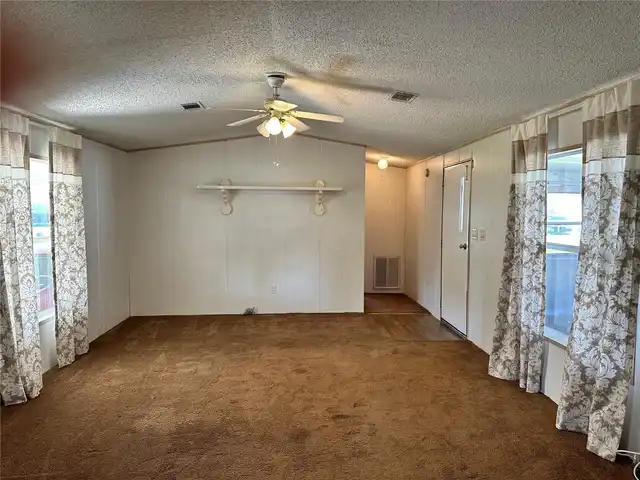 Listing Photo 9