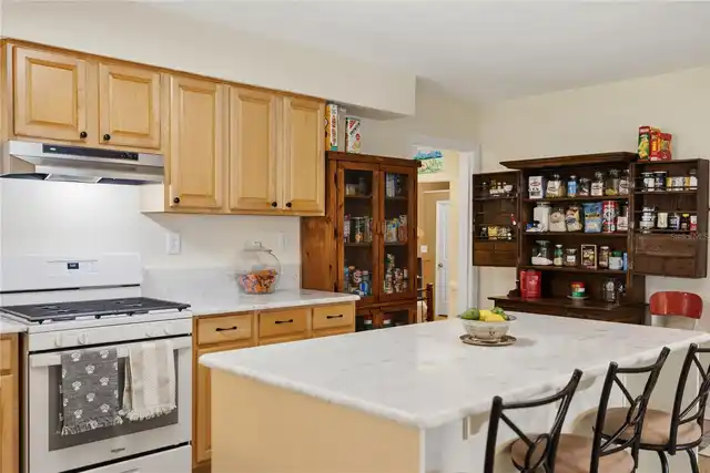 Listing Photo 9
