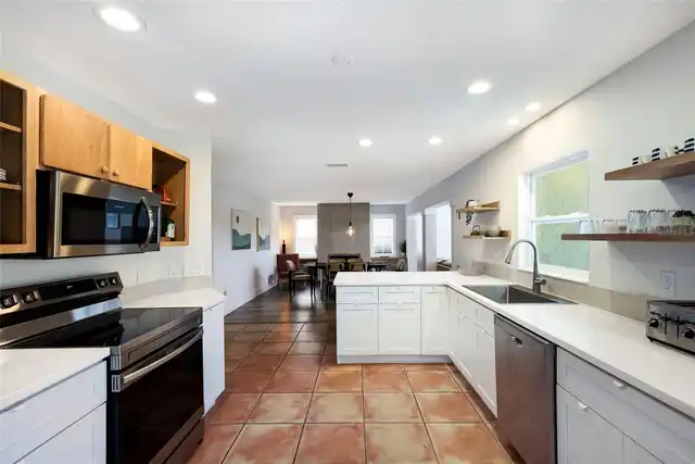 Listing Photo 17