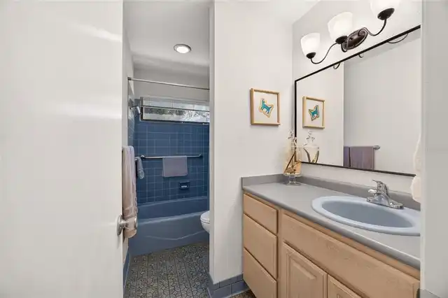 Listing Photo 9