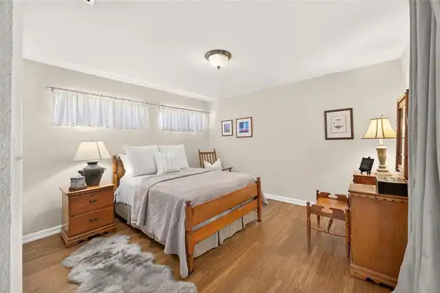 Listing Photo 11