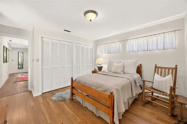 Listing Photo 12