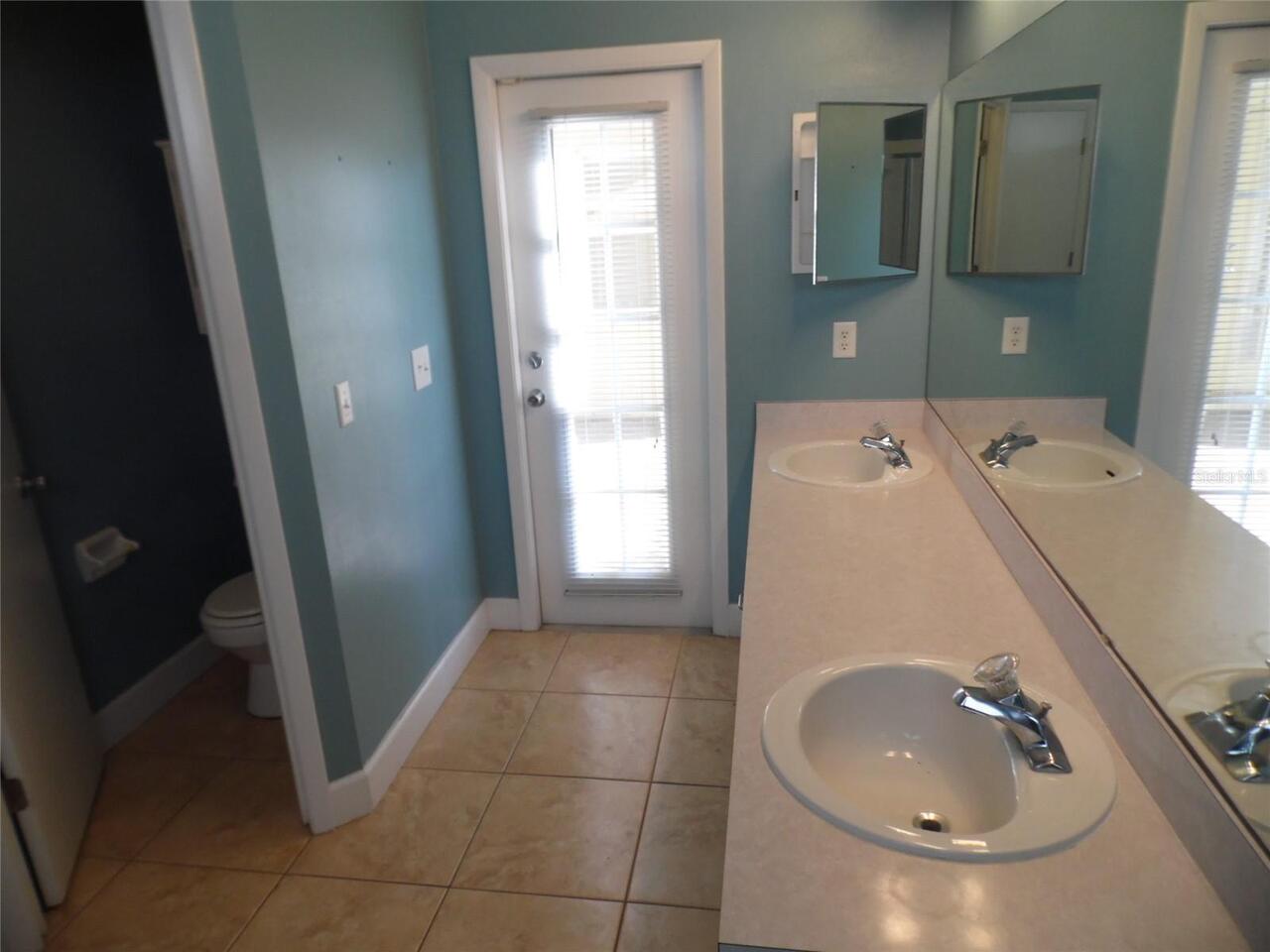 Listing Photo 12