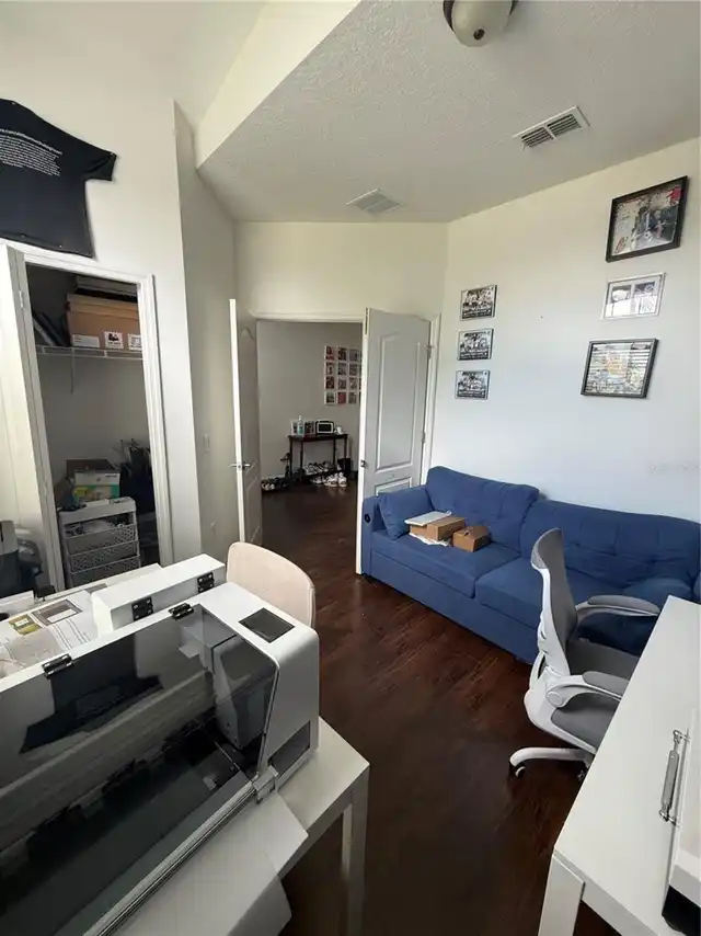 Listing Photo 11