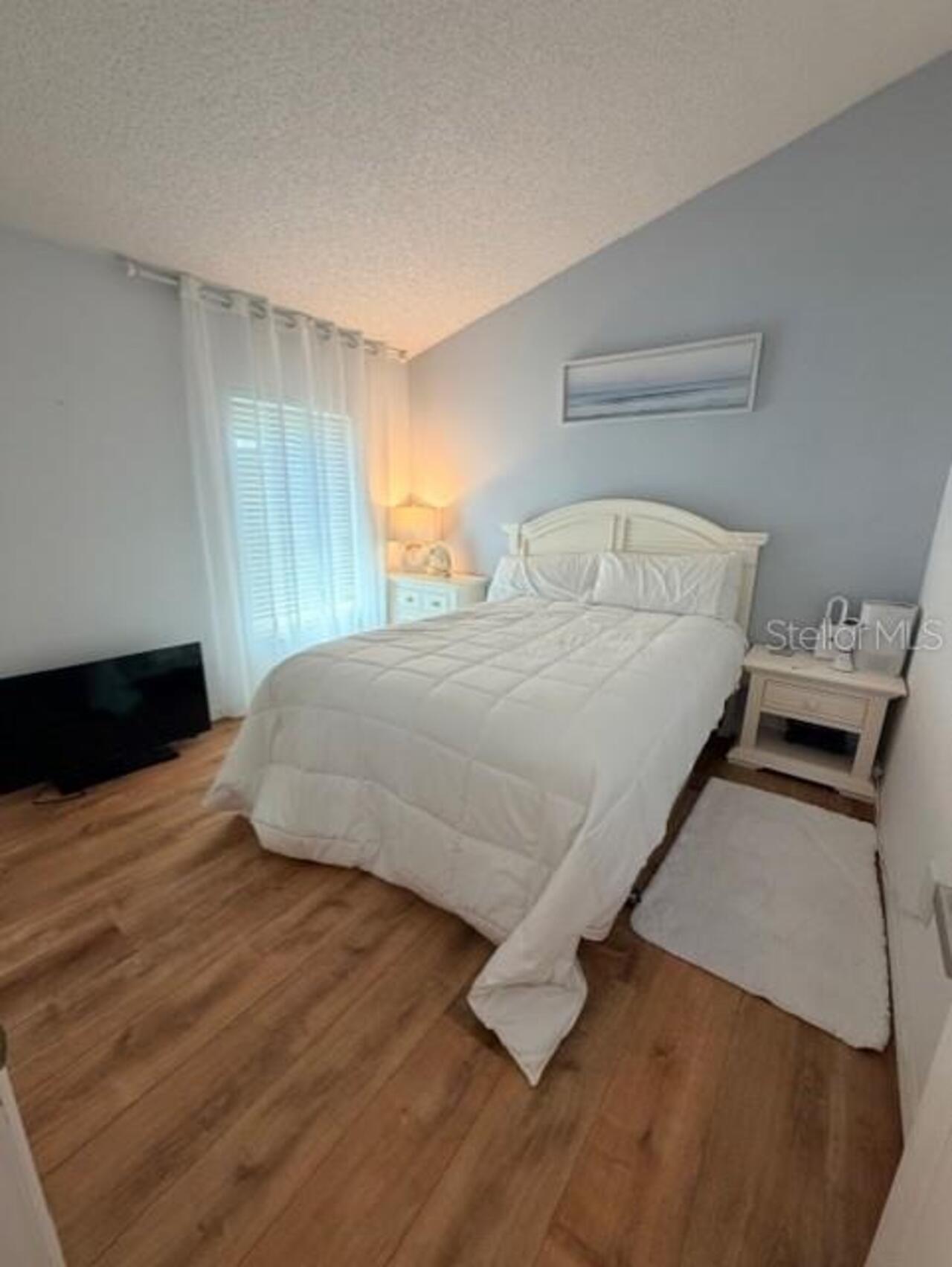 Listing Photo 12