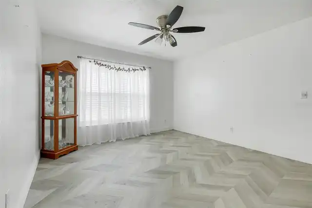 Listing Photo 16
