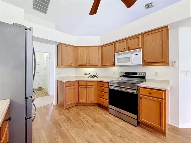 Listing Photo 12