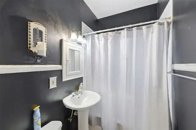 Listing Photo 10