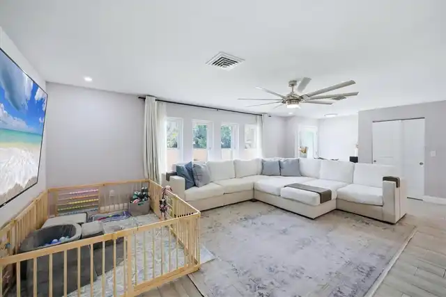 Listing Photo 8