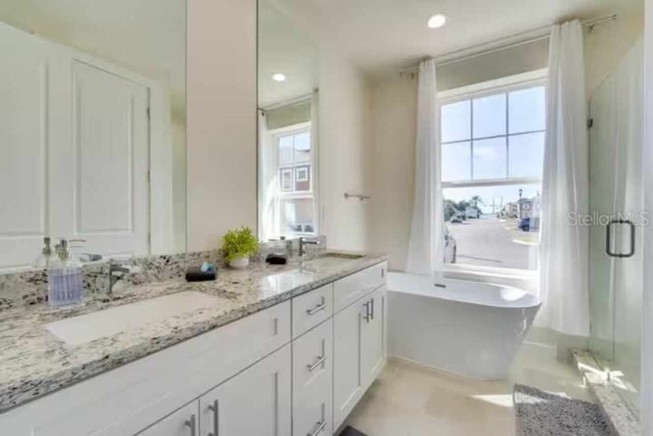 Listing Photo 10